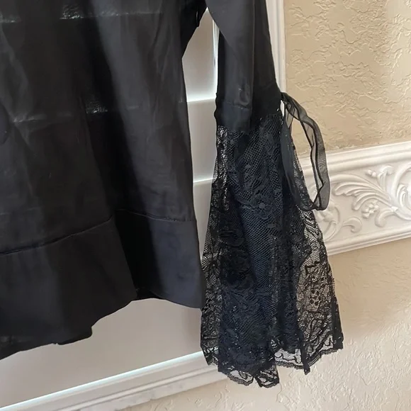 alice+olivia black long sleeve Renaissance lace sleeve blouse - Picture 4 of 7